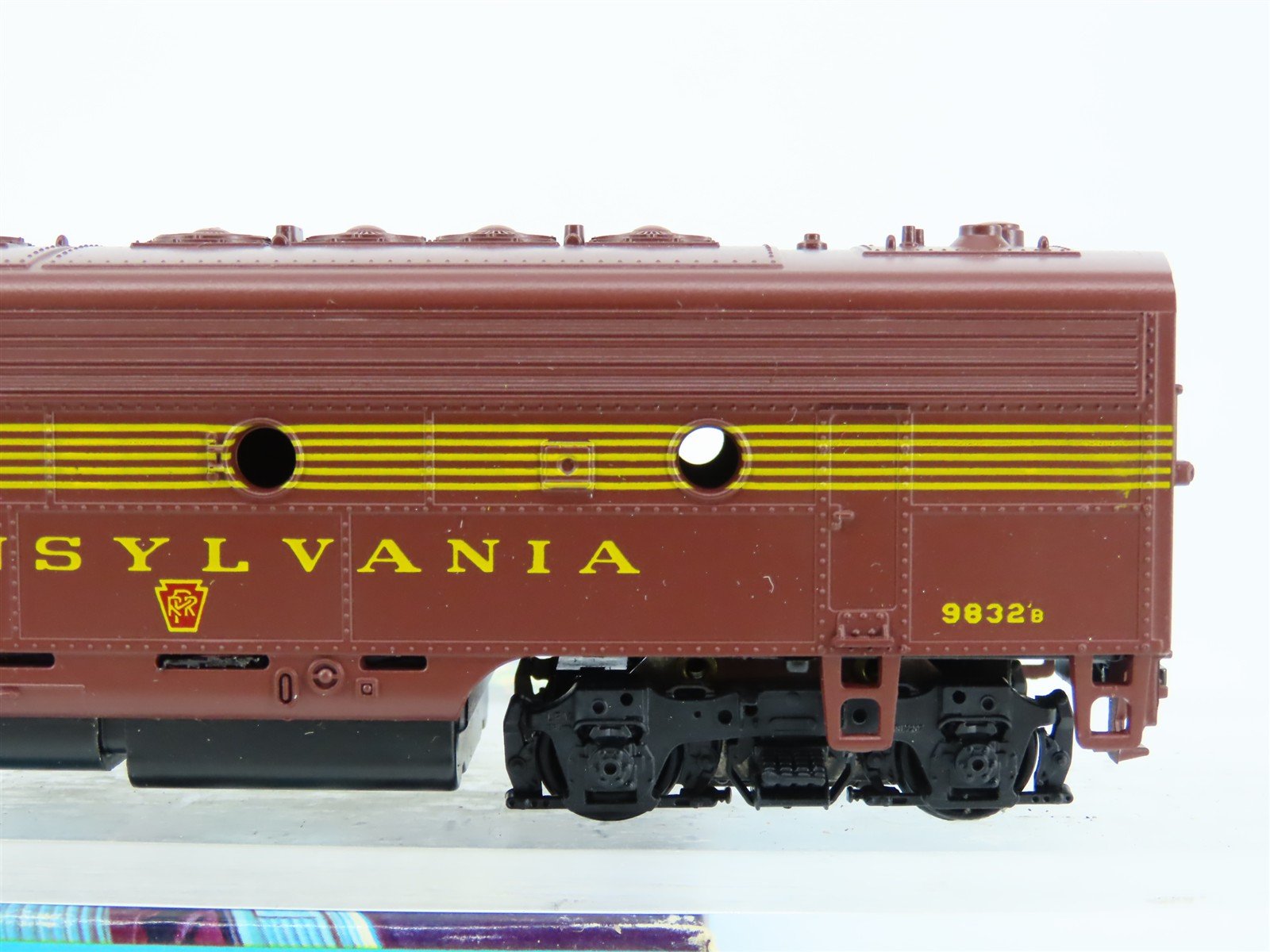 HO Scale Athearn 3006 PRR Pennsylvania F7B Diesel Loco #9832B UNPOWERED