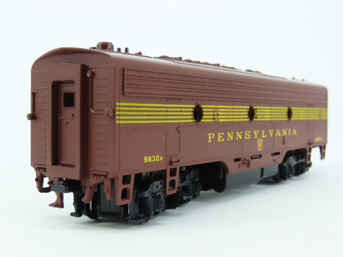 HO Scale Athearn 3006 PRR Pennsylvania F7B Diesel Loco #9832B UNPOWERED