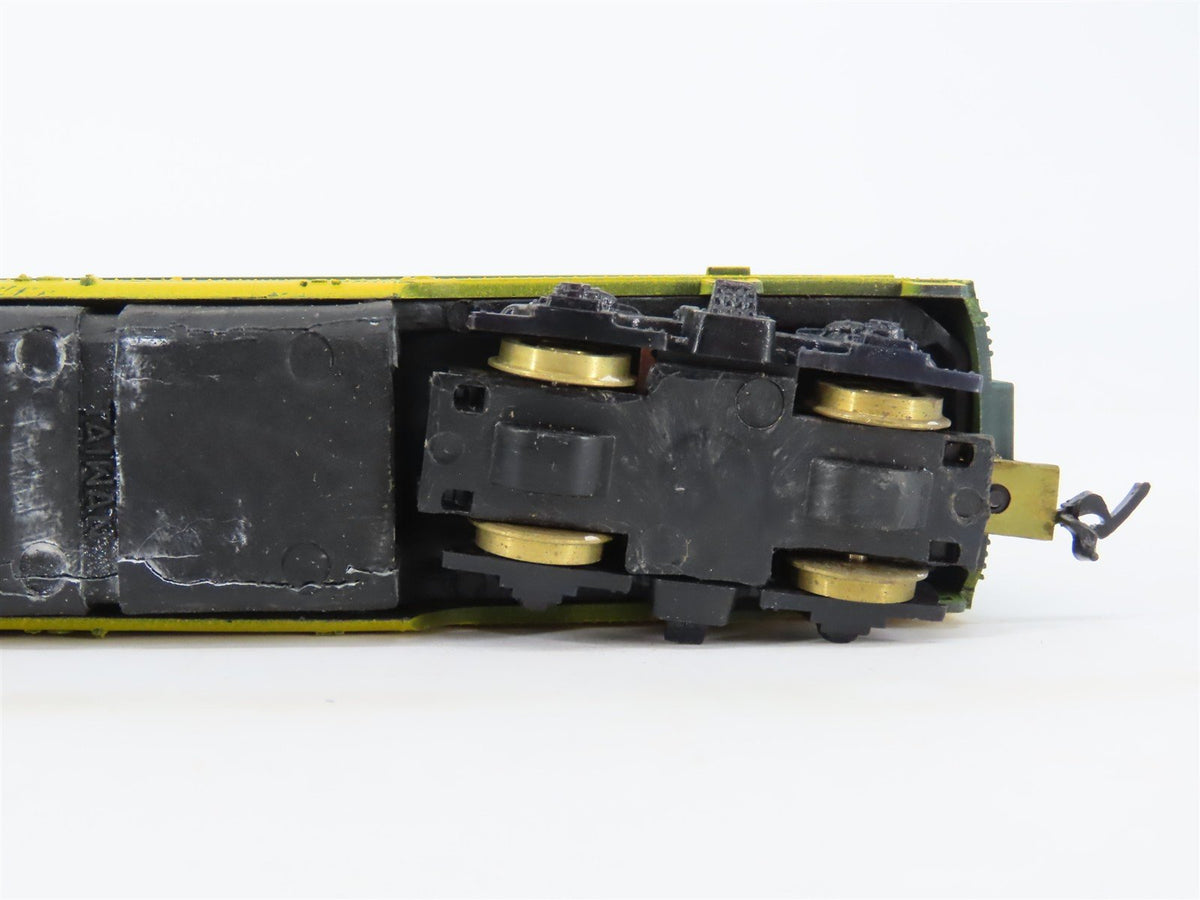 HO Scale Life-Like CNW Chicago Northwestern F7B Diesel Locomotive UNPOWERED