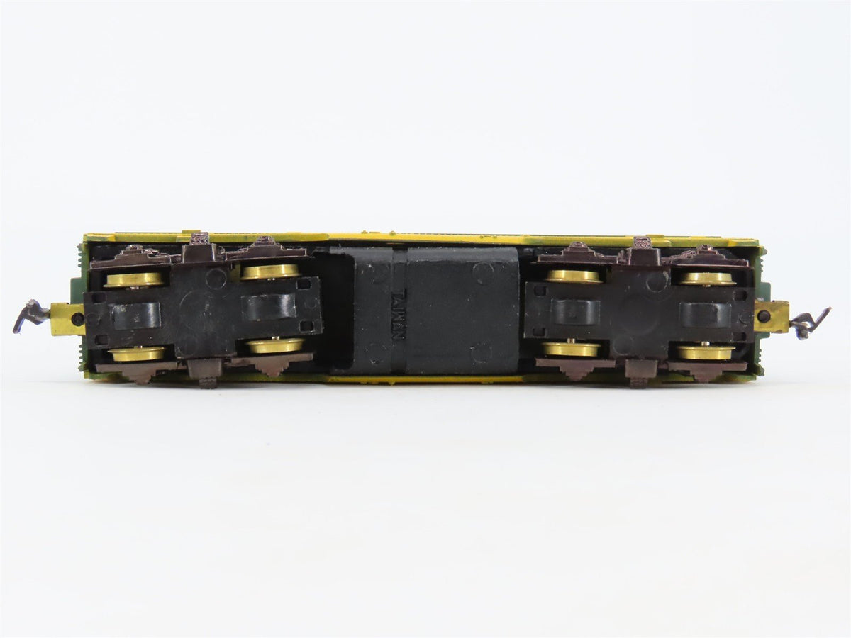 HO Scale Life-Like CNW Chicago Northwestern F7B Diesel Locomotive UNPOWERED