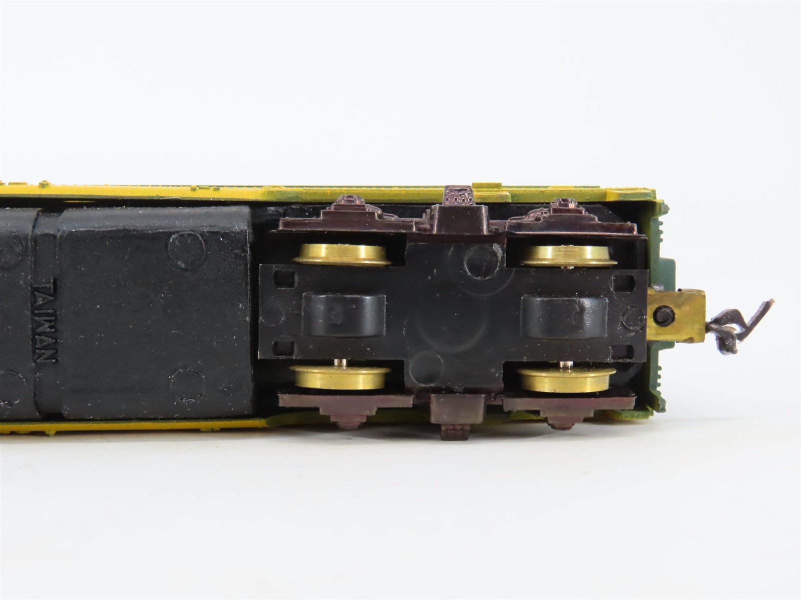 HO Scale Life-Like CNW Chicago Northwestern F7B Diesel Locomotive UNPOWERED