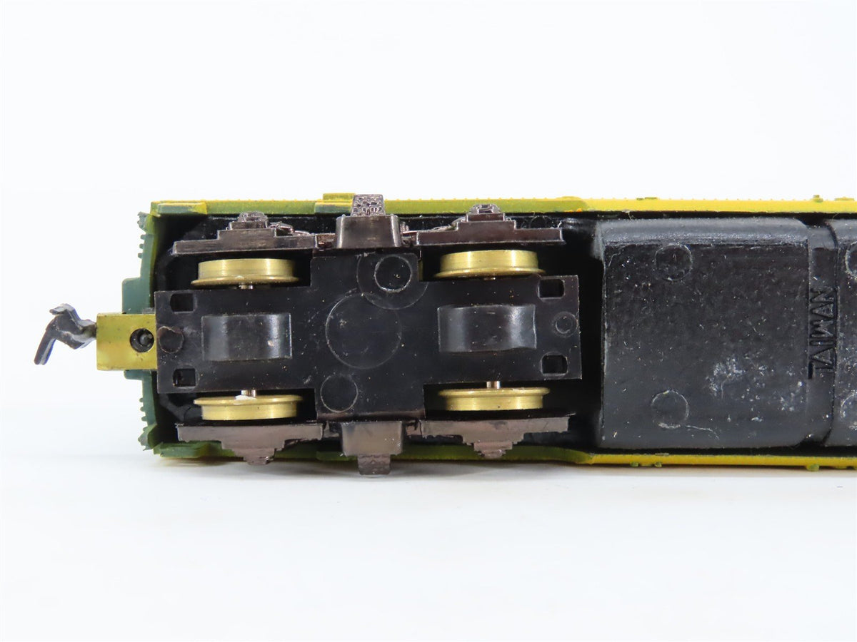 HO Scale Life-Like CNW Chicago Northwestern F7B Diesel Locomotive UNPOWERED