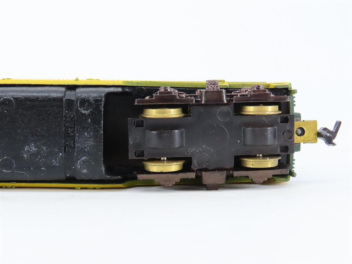 HO Scale Life-Like CNW Chicago Northwestern F7B Diesel Locomotive UNPOWERED