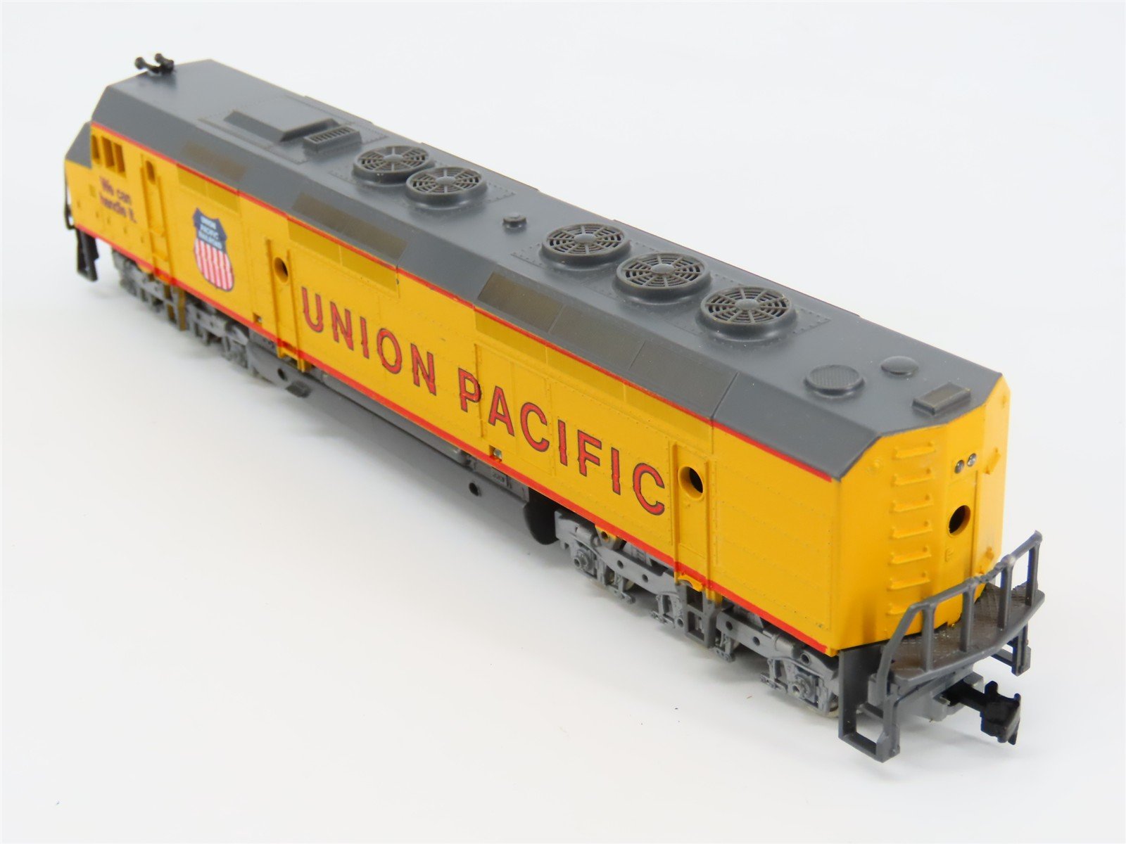 HO Scale AHM UP Union Pacific F45 Diesel Locomotive w/Caboose