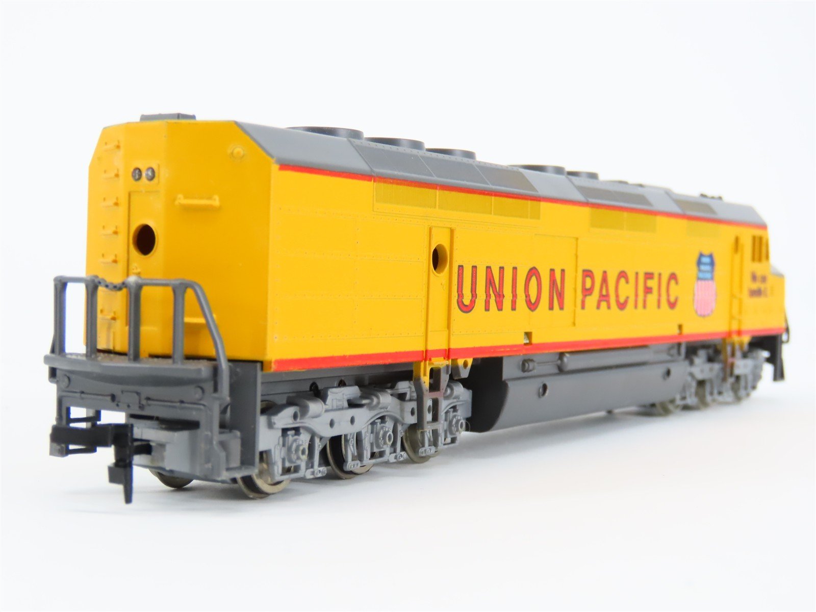 HO Scale AHM UP Union Pacific F45 Diesel Locomotive w/Caboose