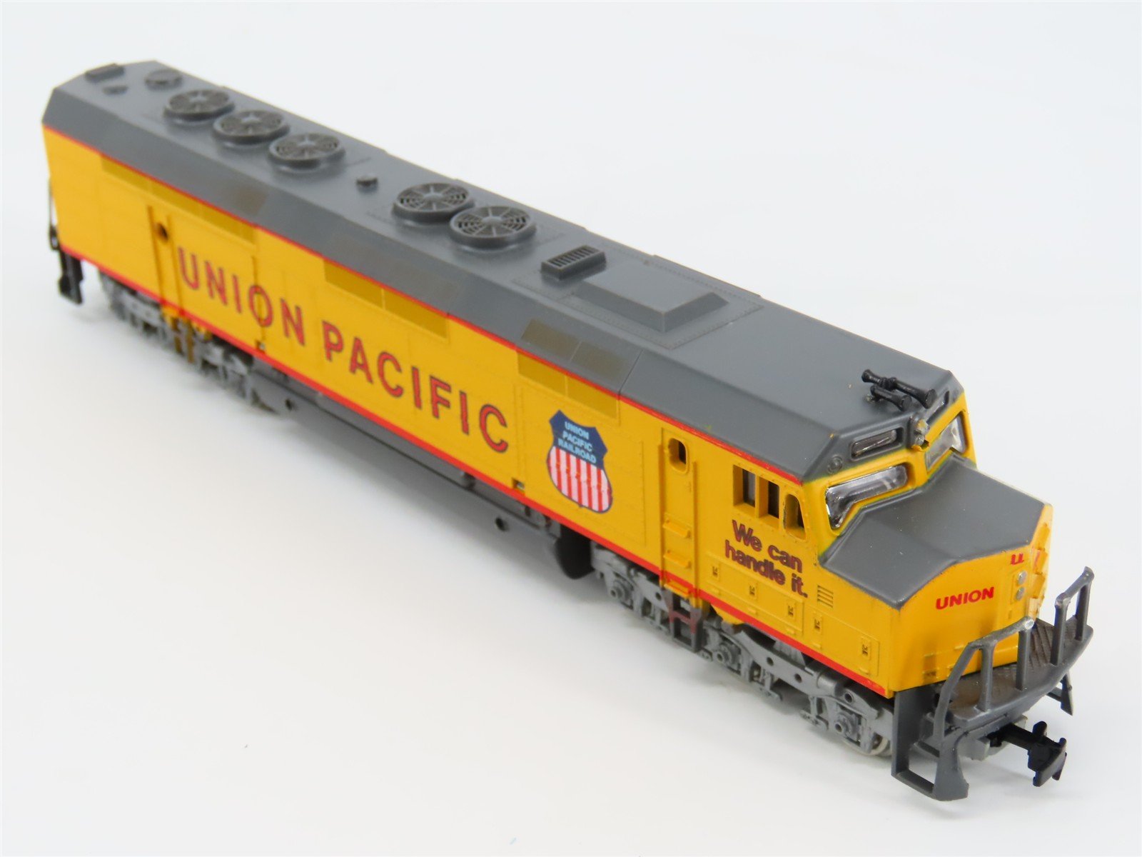 HO Scale AHM UP Union Pacific F45 Diesel Locomotive w/Caboose