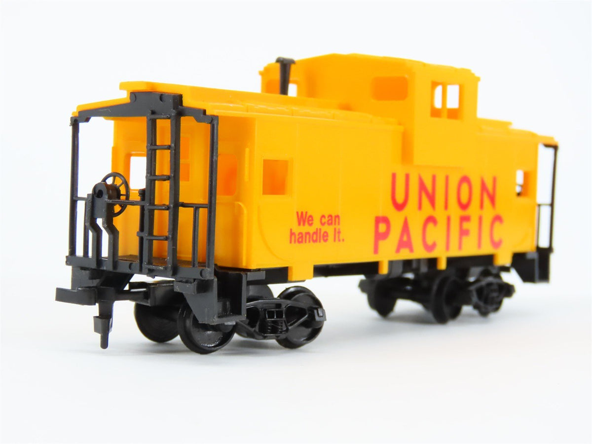 HO Scale AHM UP Union Pacific F45 Diesel Locomotive w/Caboose