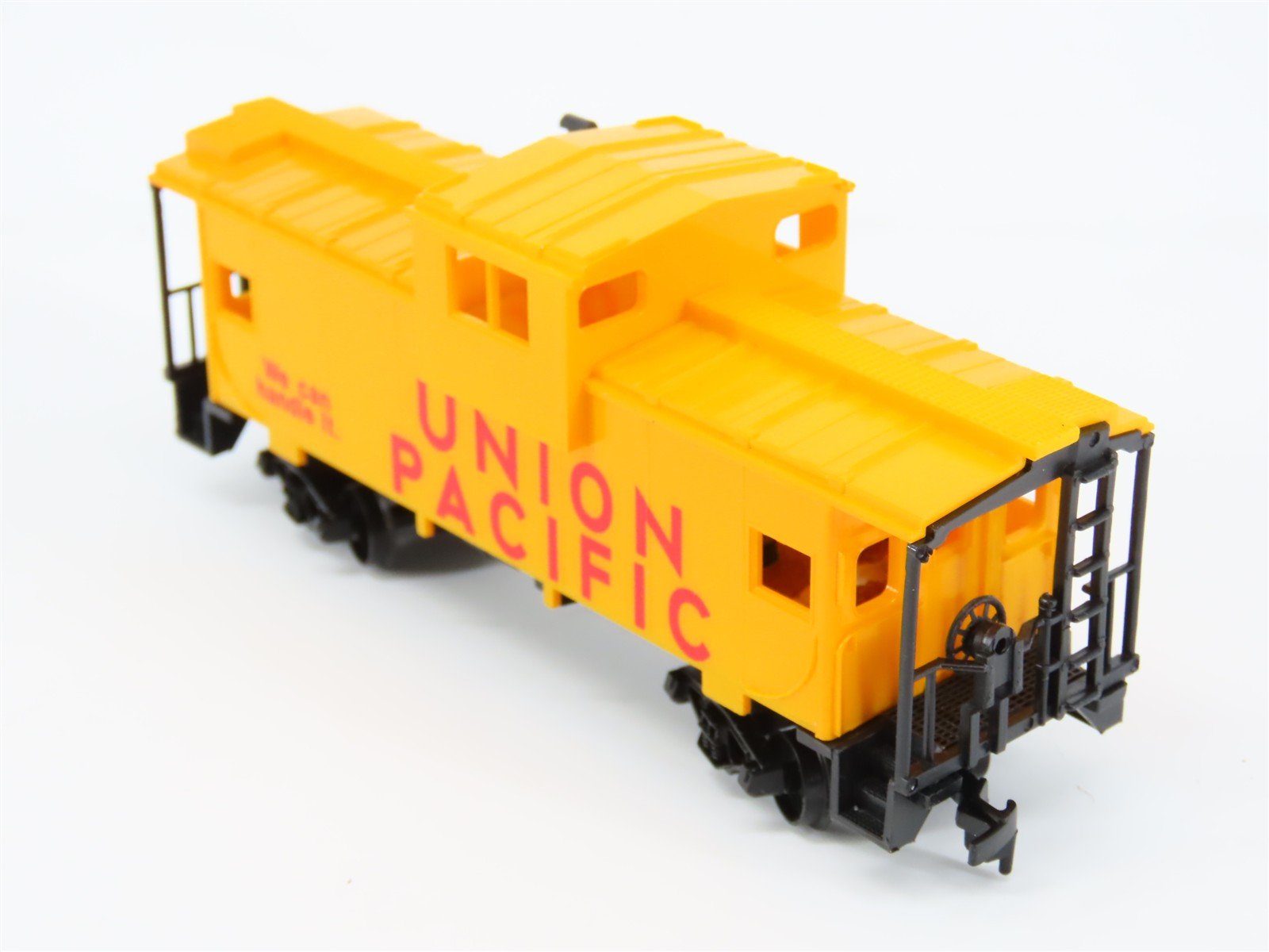 HO Scale AHM UP Union Pacific F45 Diesel Locomotive w/Caboose