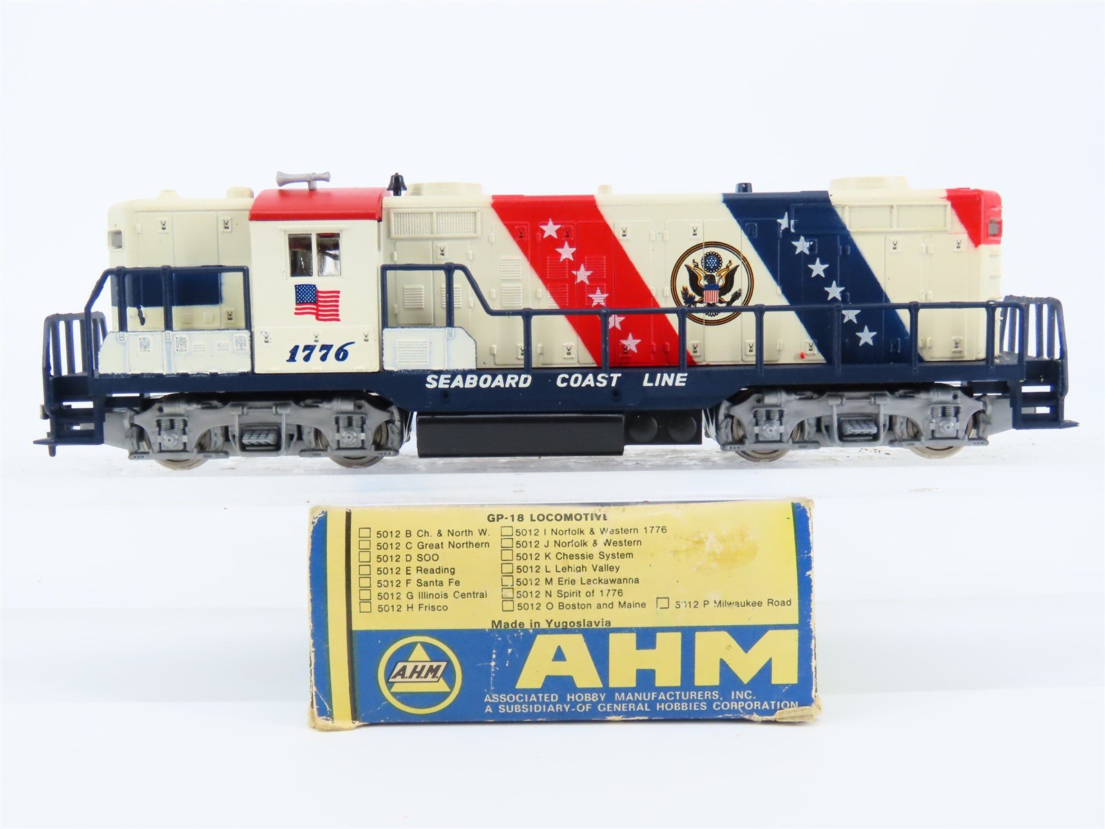 HO Scale AHM SCL Seaboard Coast Line Bicentennial GP18 Diesel Loco #1776