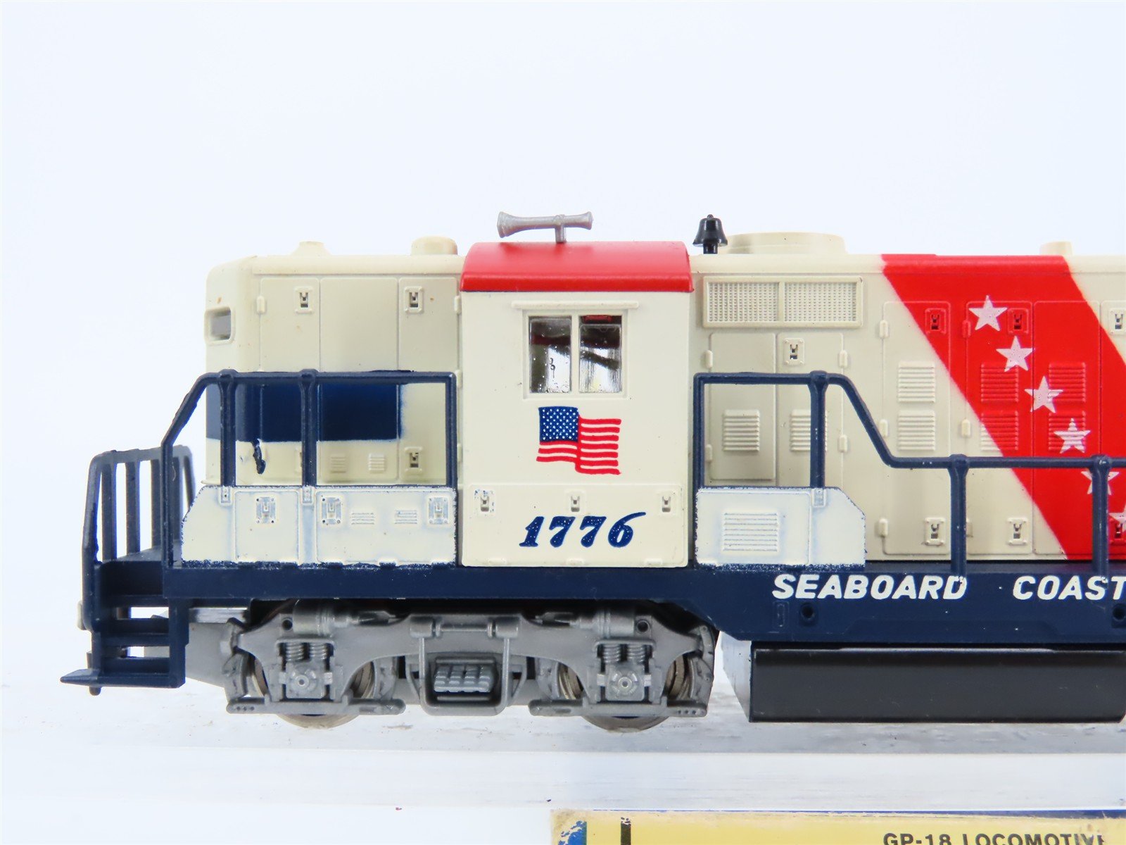 HO Scale AHM SCL Seaboard Coast Line Bicentennial GP18 Diesel Loco #1776