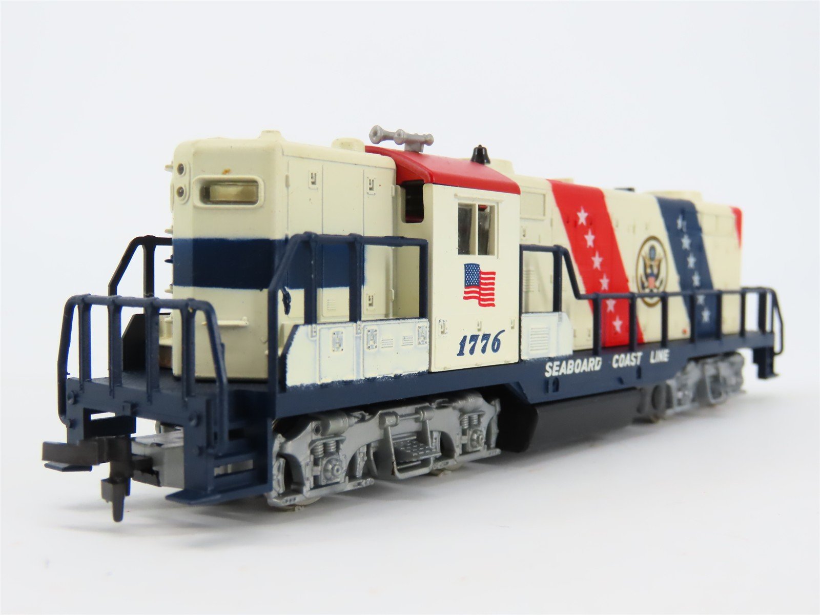 HO Scale AHM SCL Seaboard Coast Line Bicentennial GP18 Diesel Loco #1776