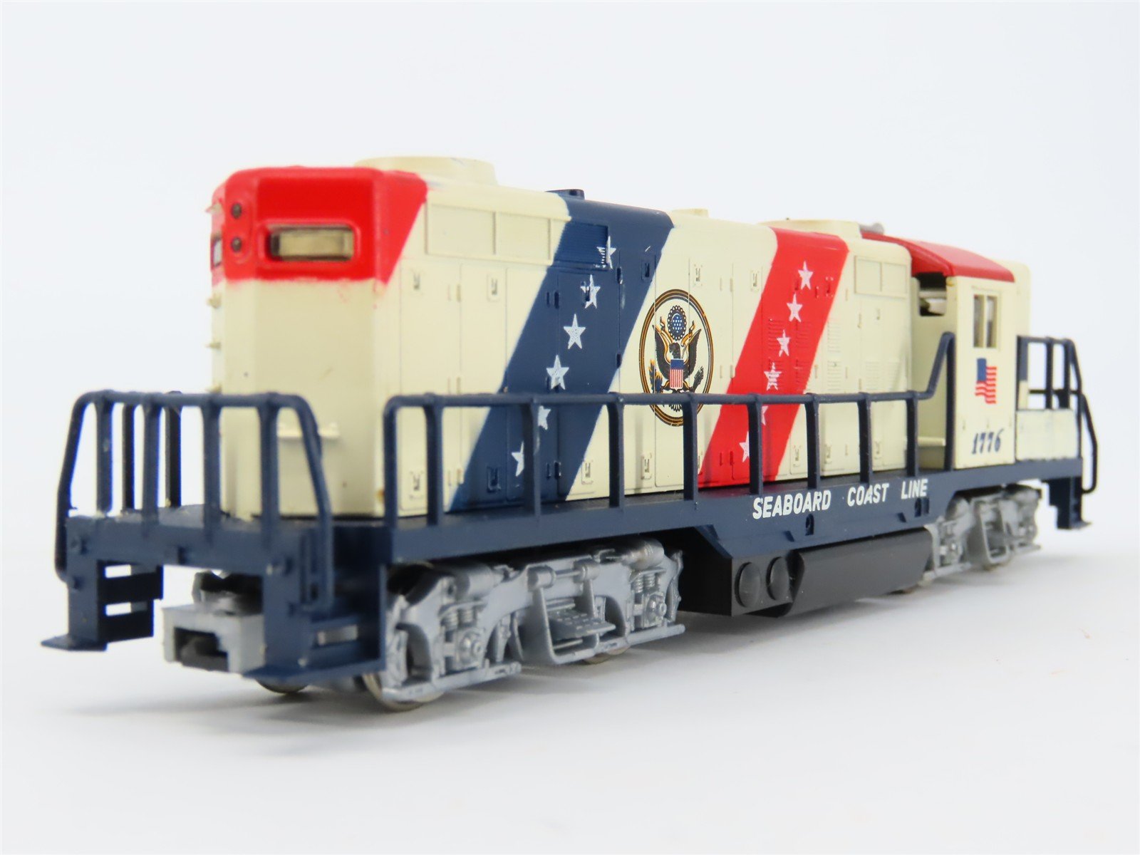 HO Scale AHM SCL Seaboard Coast Line Bicentennial GP18 Diesel Loco #1776