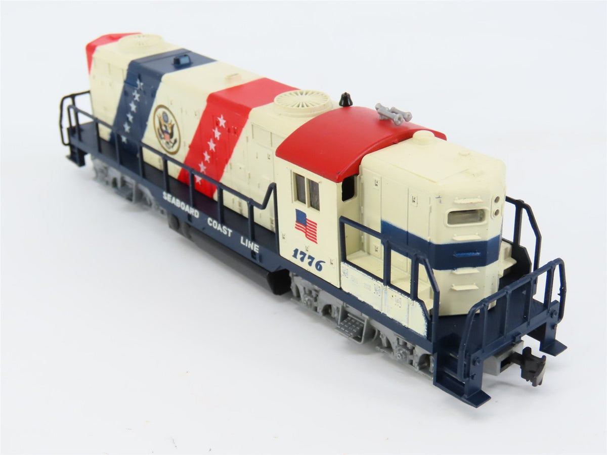 HO Scale AHM SCL Seaboard Coast Line Bicentennial GP18 Diesel Loco #1776