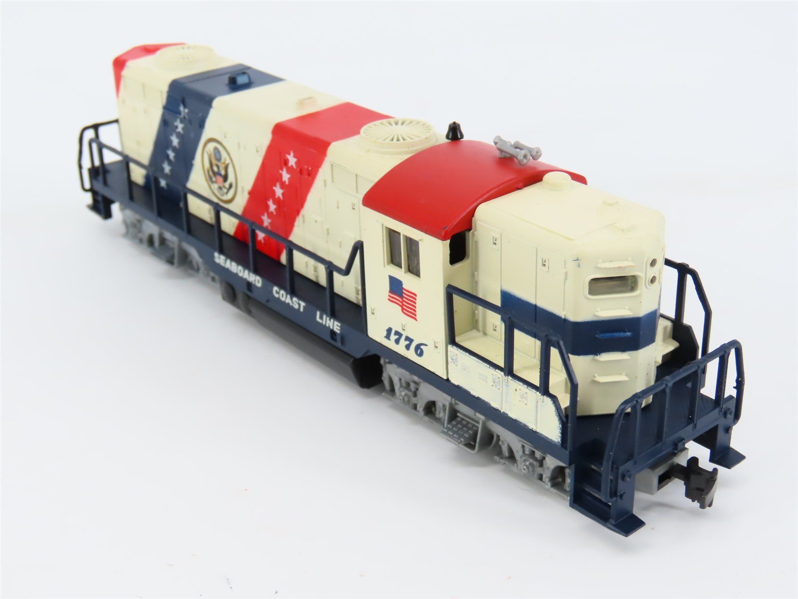 HO Scale AHM SCL Seaboard Coast Line Bicentennial GP18 Diesel Loco #1776