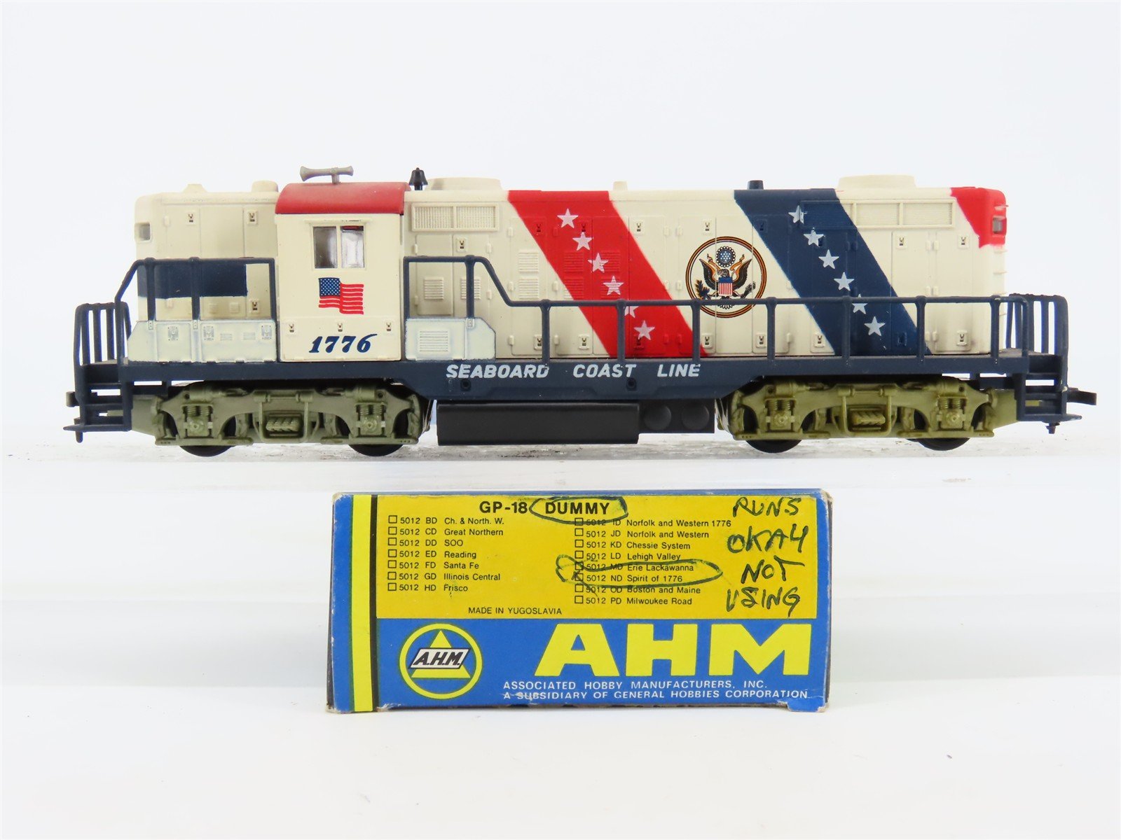 HO AHM 5012ND SCL Seaboard Coast Line Bicentennial GP18 Diesel #1776 UNPOWERED