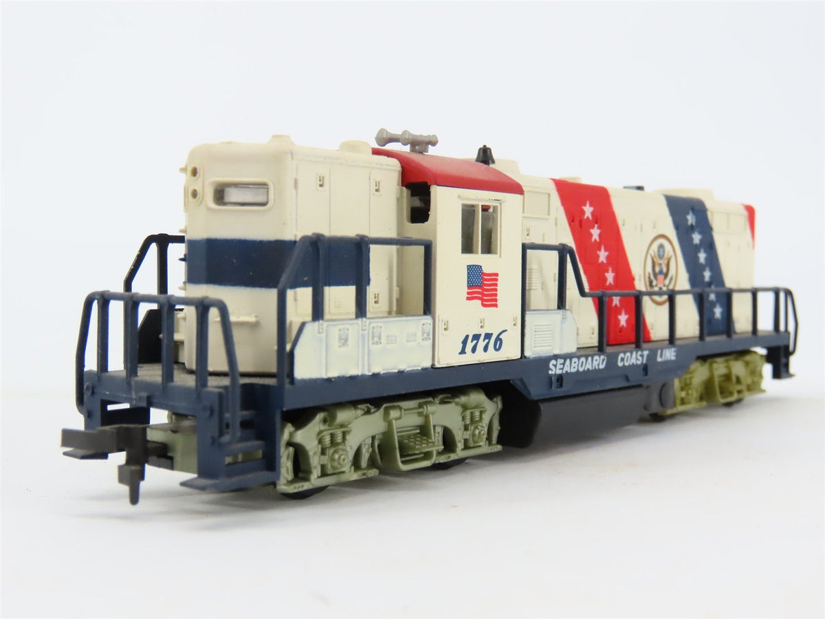 HO AHM 5012ND SCL Seaboard Coast Line Bicentennial GP18 Diesel #1776 UNPOWERED