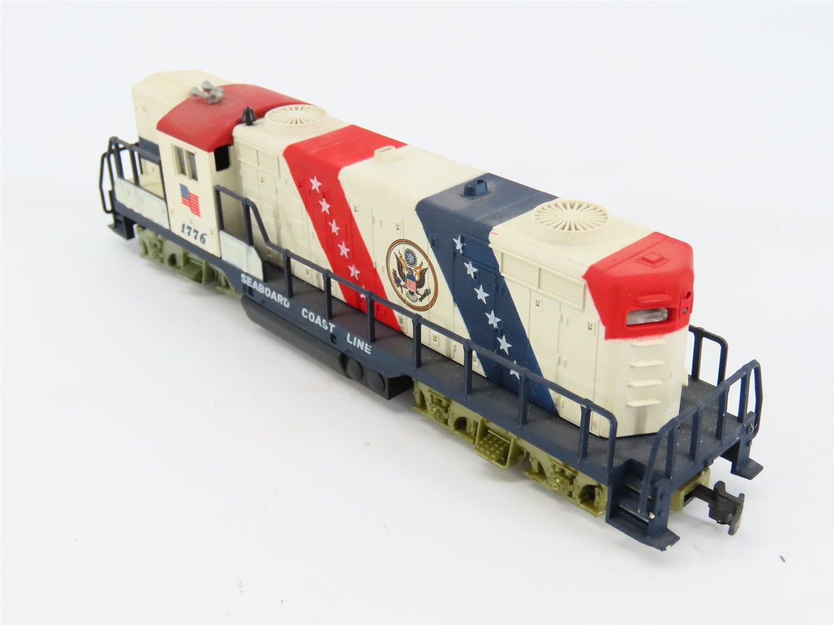 HO AHM 5012ND SCL Seaboard Coast Line Bicentennial GP18 Diesel #1776 UNPOWERED