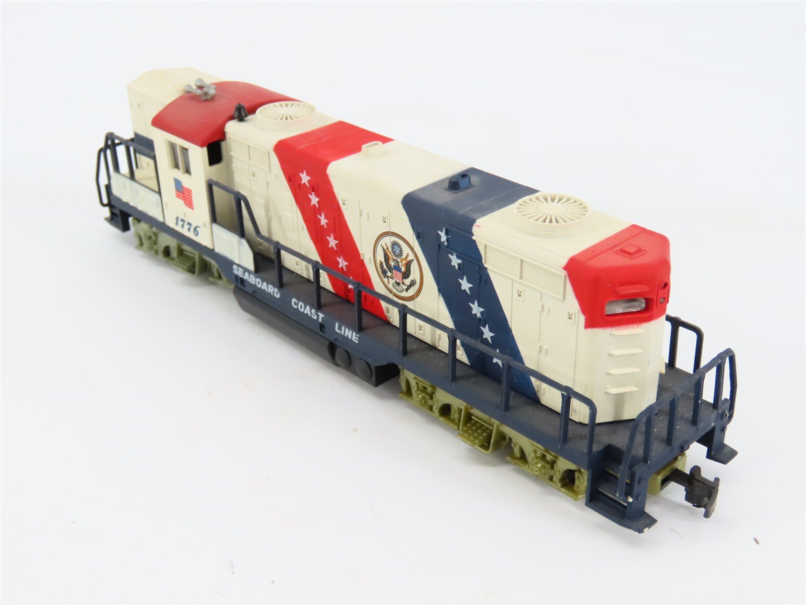 HO AHM 5012ND SCL Seaboard Coast Line Bicentennial GP18 Diesel #1776 UNPOWERED