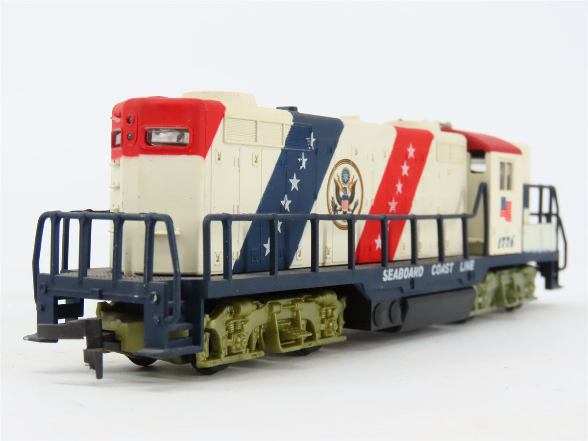 HO AHM 5012ND SCL Seaboard Coast Line Bicentennial GP18 Diesel #1776 UNPOWERED