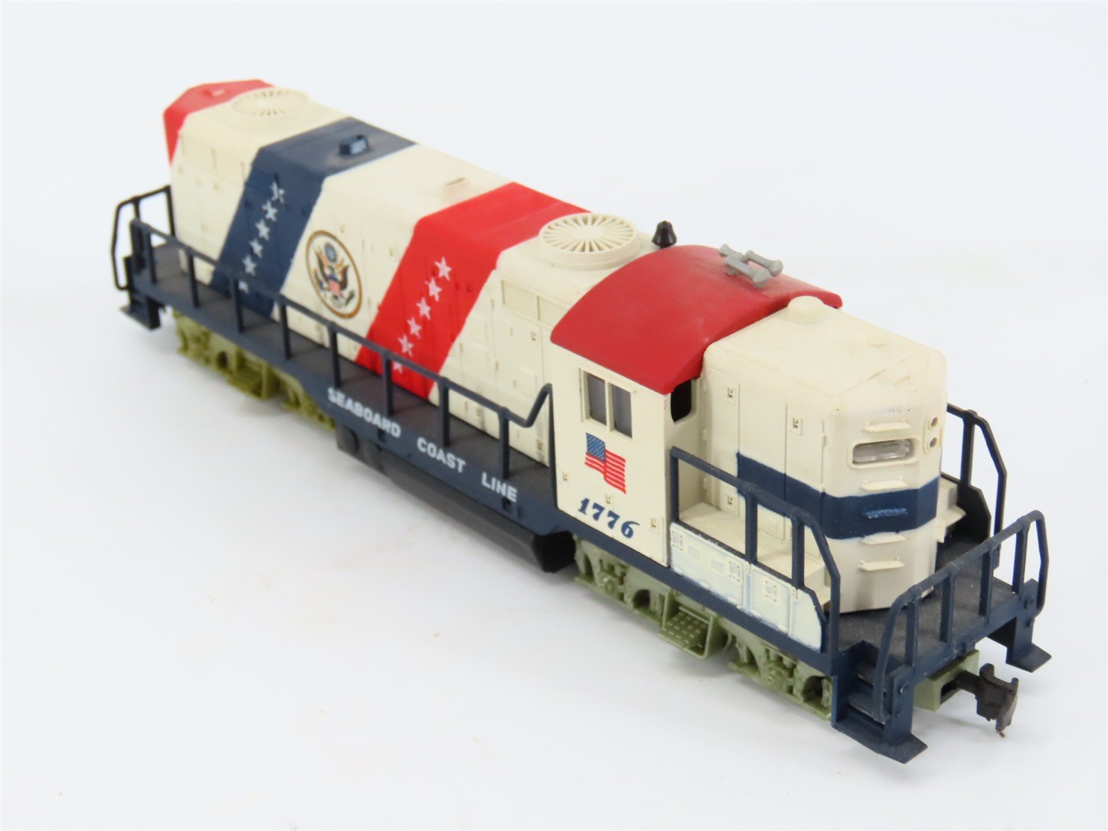 HO AHM 5012ND SCL Seaboard Coast Line Bicentennial GP18 Diesel #1776 UNPOWERED