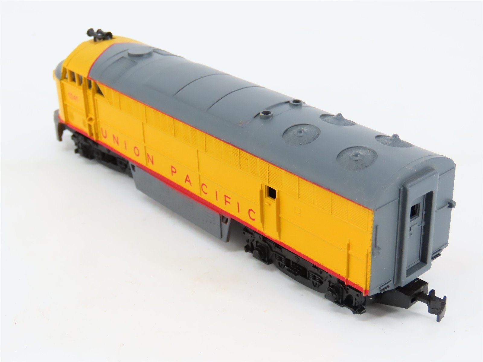 HO Scale AHM 5024KD UP Union Pacific FM A Unit Diesel Locomotive #1041 UNPOWERED