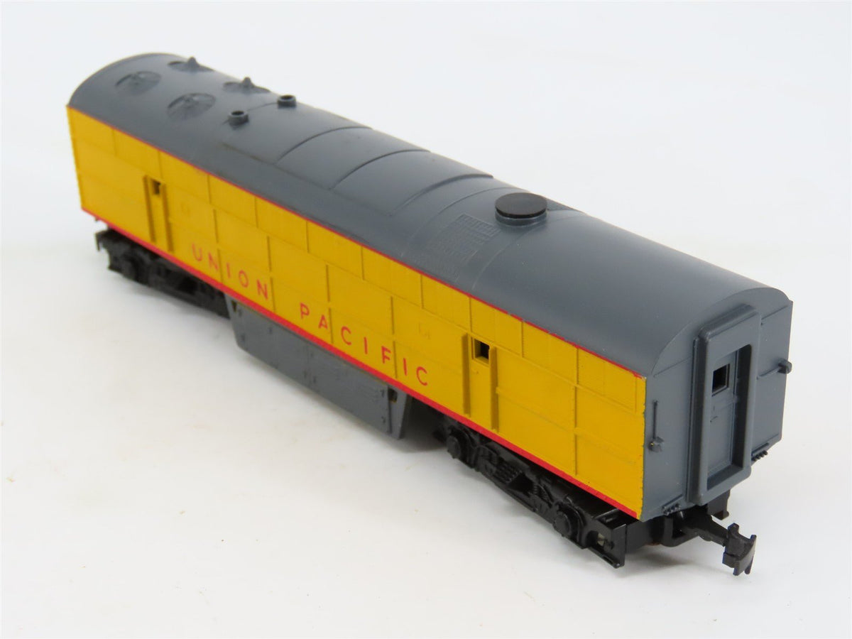 HO Scale AHM 7034D UP Union Pacific FM B Unit Diesel Locomotive UNPOWERED