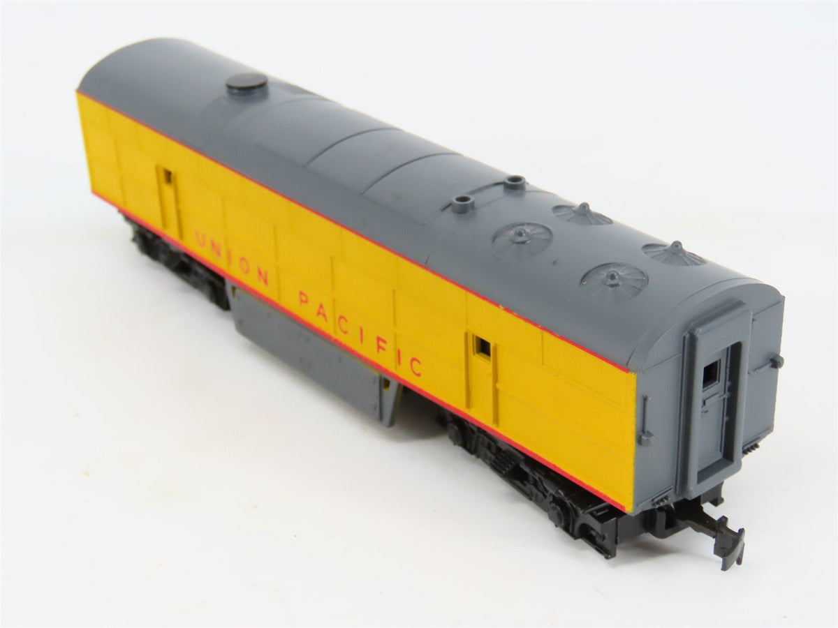HO Scale AHM 7034D UP Union Pacific FM B Unit Diesel Locomotive UNPOWERED
