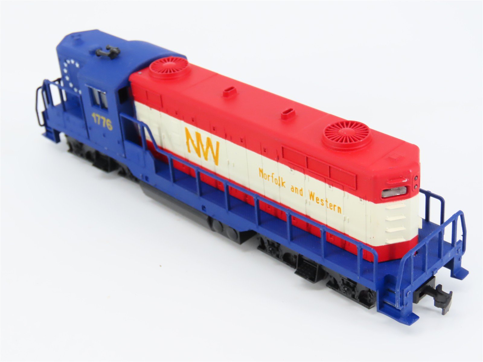HO Scale AHM 5012ID N&W Norfolk & Western GP18 Diesel Loco #1776 UNPOWERED