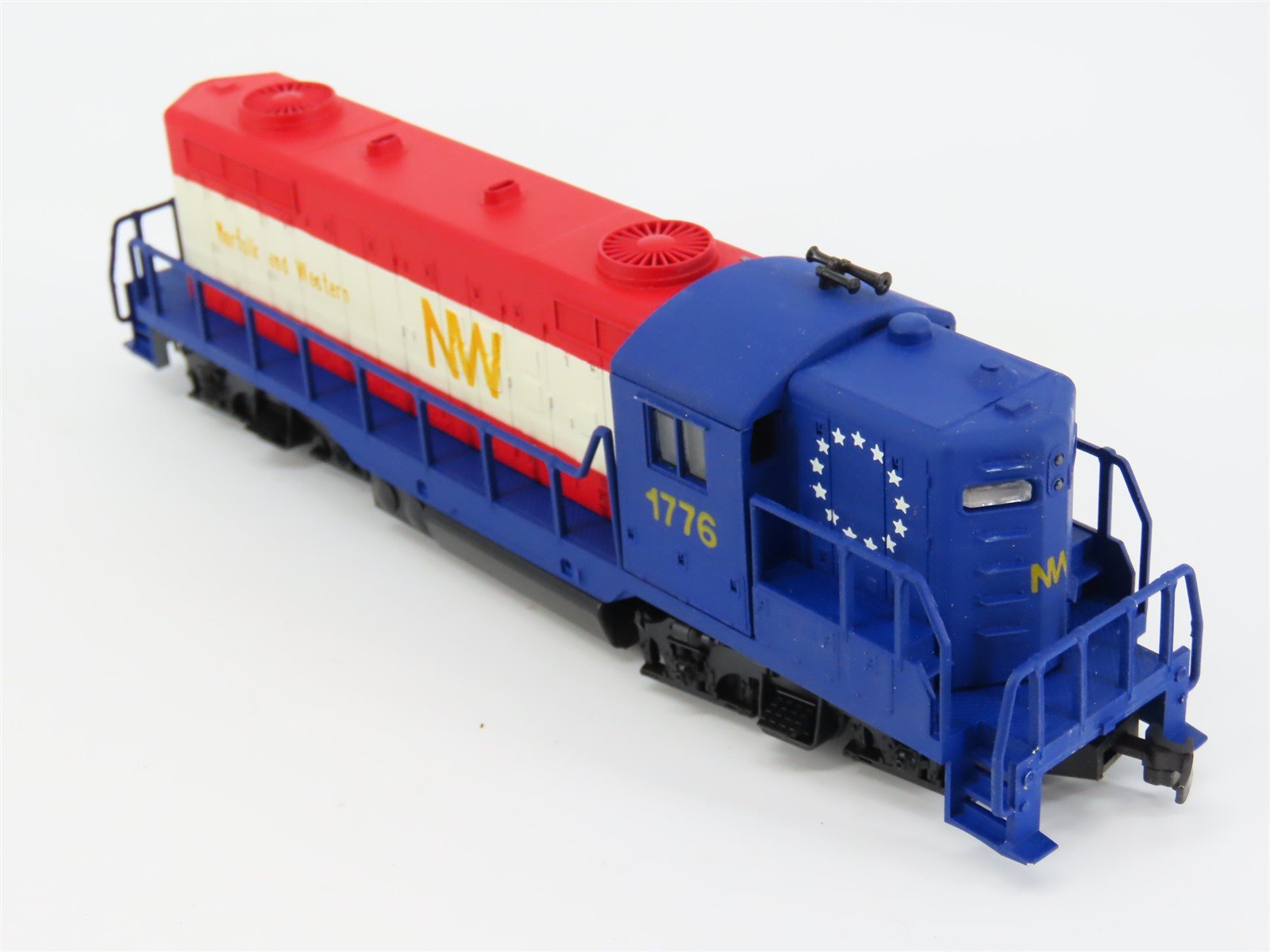 HO Scale AHM 5012ID N&W Norfolk & Western GP18 Diesel Loco #1776 UNPOWERED