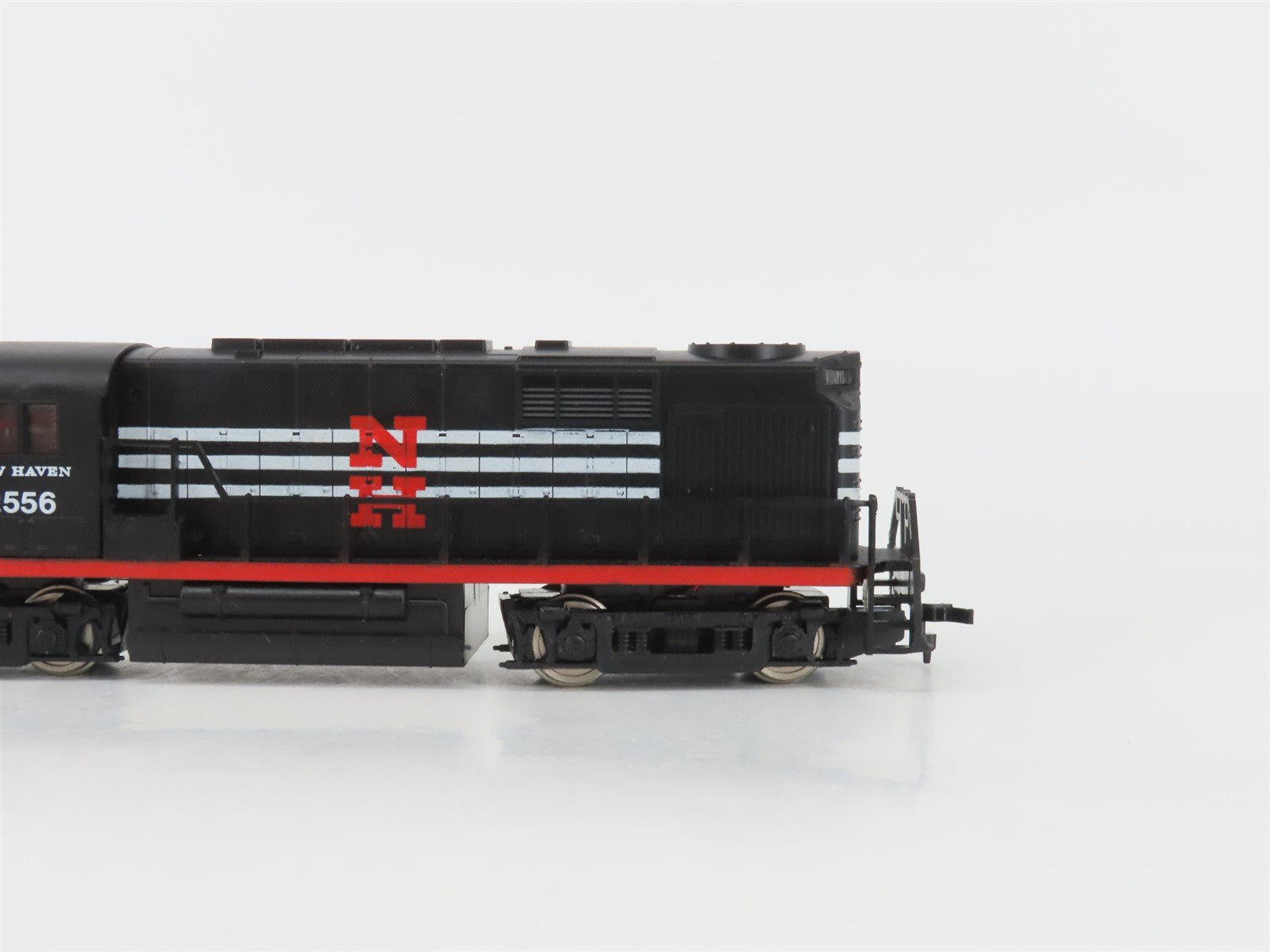 HO Scale Model Power 6694 NH New Haven ALCO RS-11 Diesel Locomotive #2556