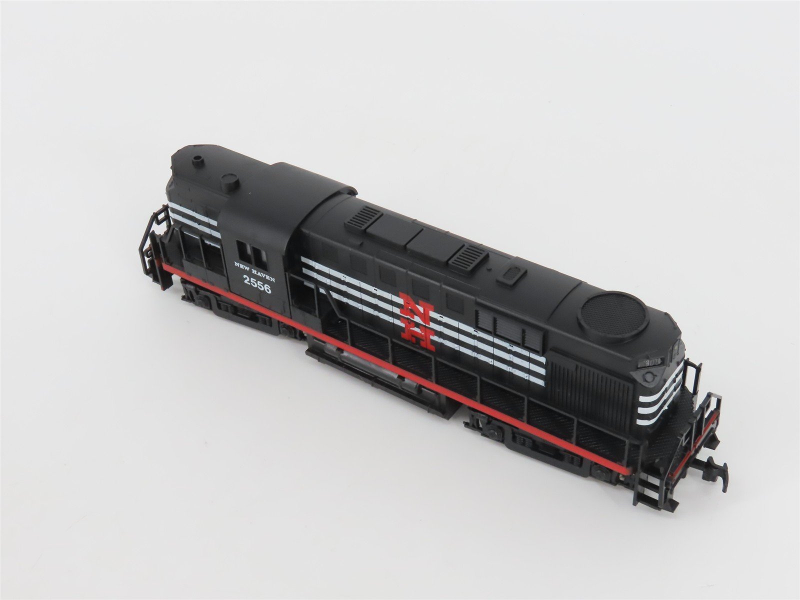 HO Scale Model Power 6694 NH New Haven ALCO RS-11 Diesel Locomotive #2556