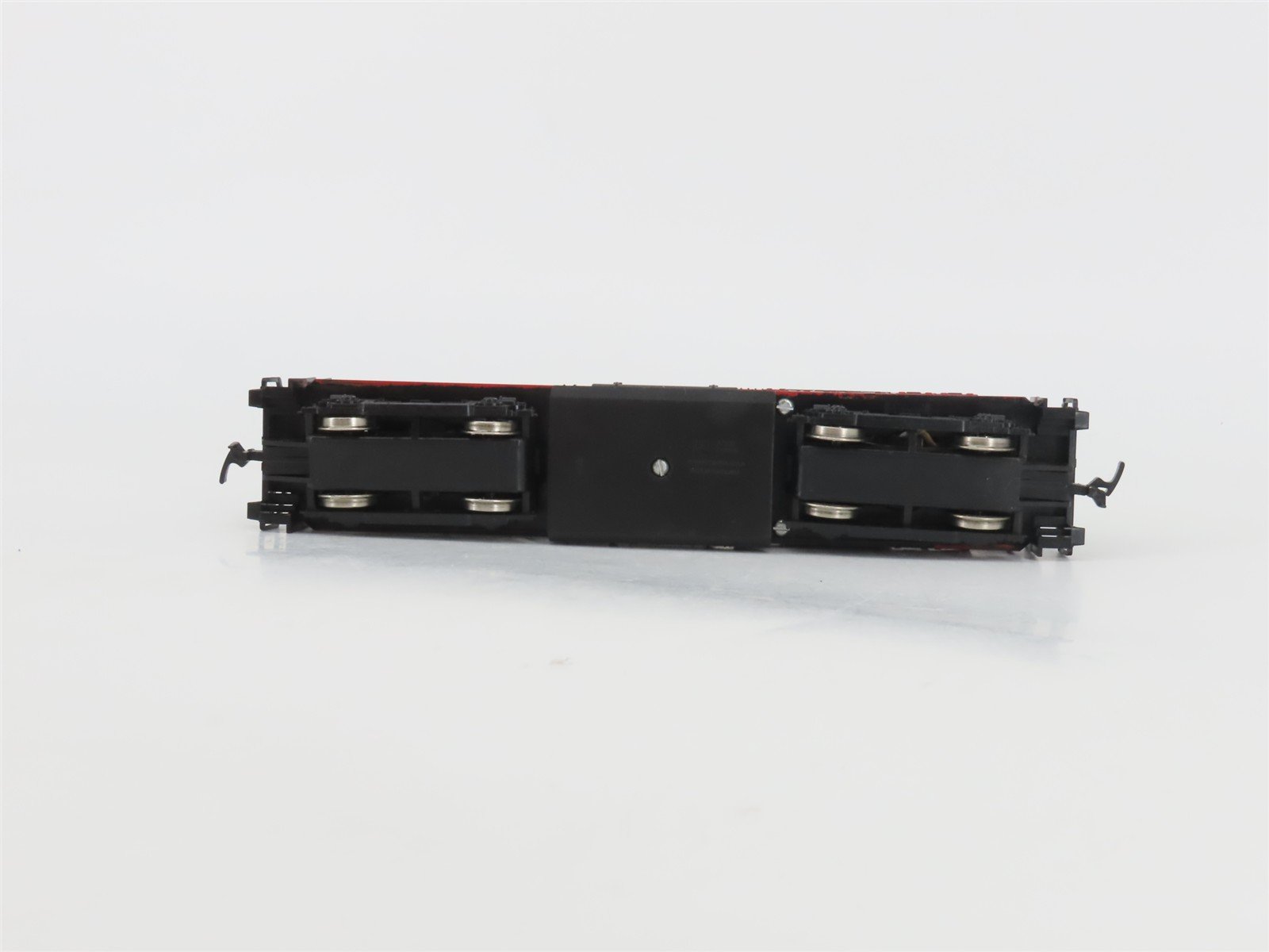 HO Scale Model Power 6694 NH New Haven ALCO RS-11 Diesel Locomotive #2556