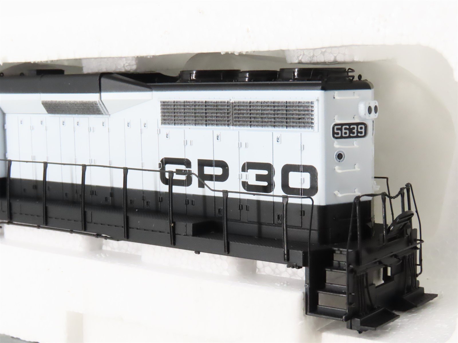 HO Scale Proto 2000 21522 EMD Demonstrator GP30 Diesel Loco #5639 BAD GEARS