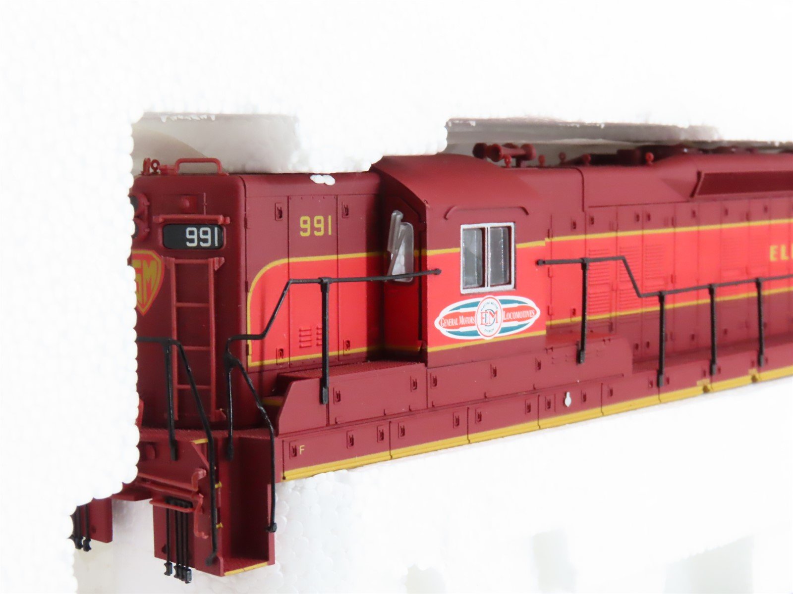 HO Scale Proto 2000 8254 EMD Demonstrator SD7 Diesel Locomotive #991