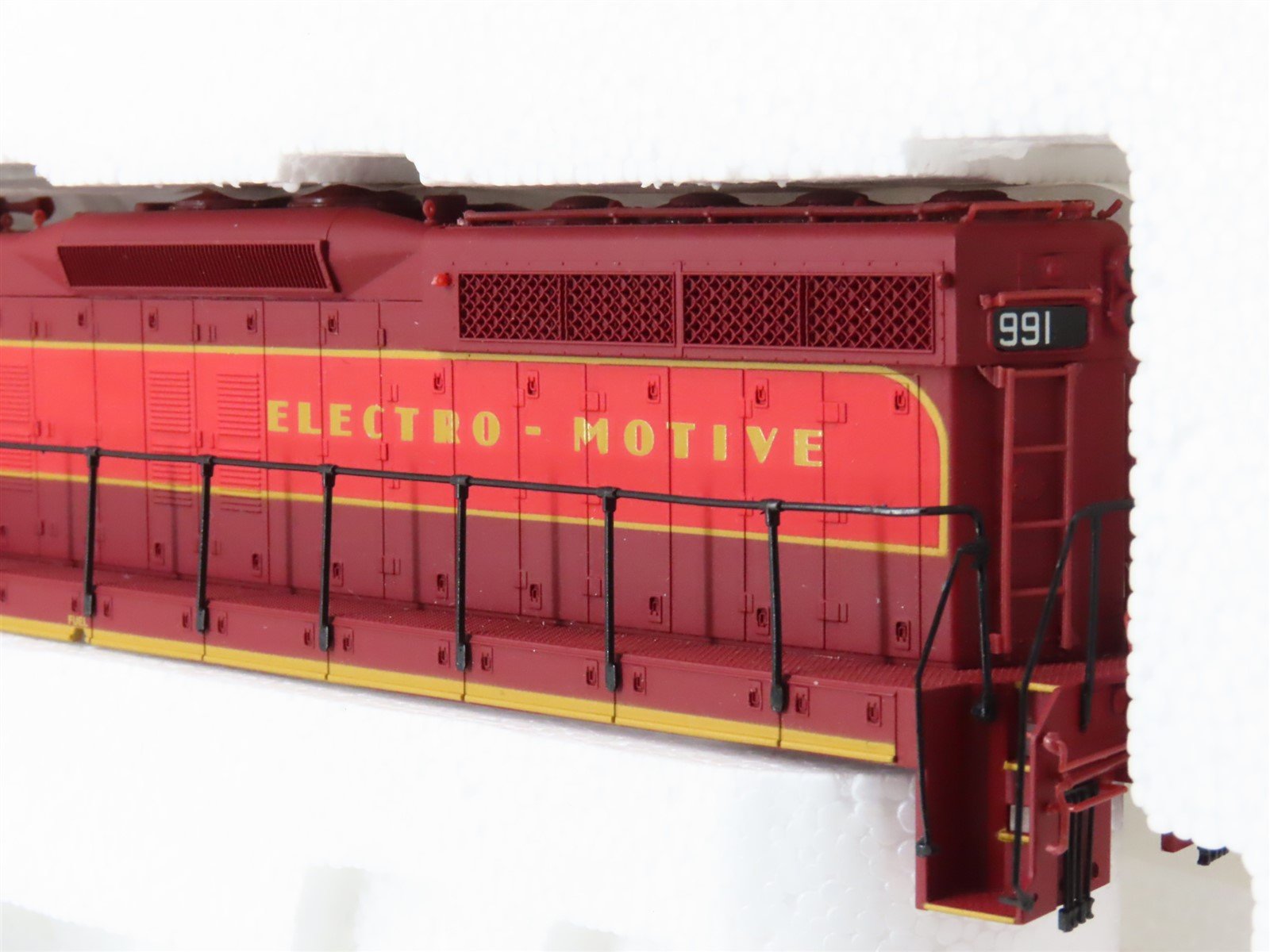 HO Scale Proto 2000 8254 EMD Demonstrator SD7 Diesel Locomotive #991