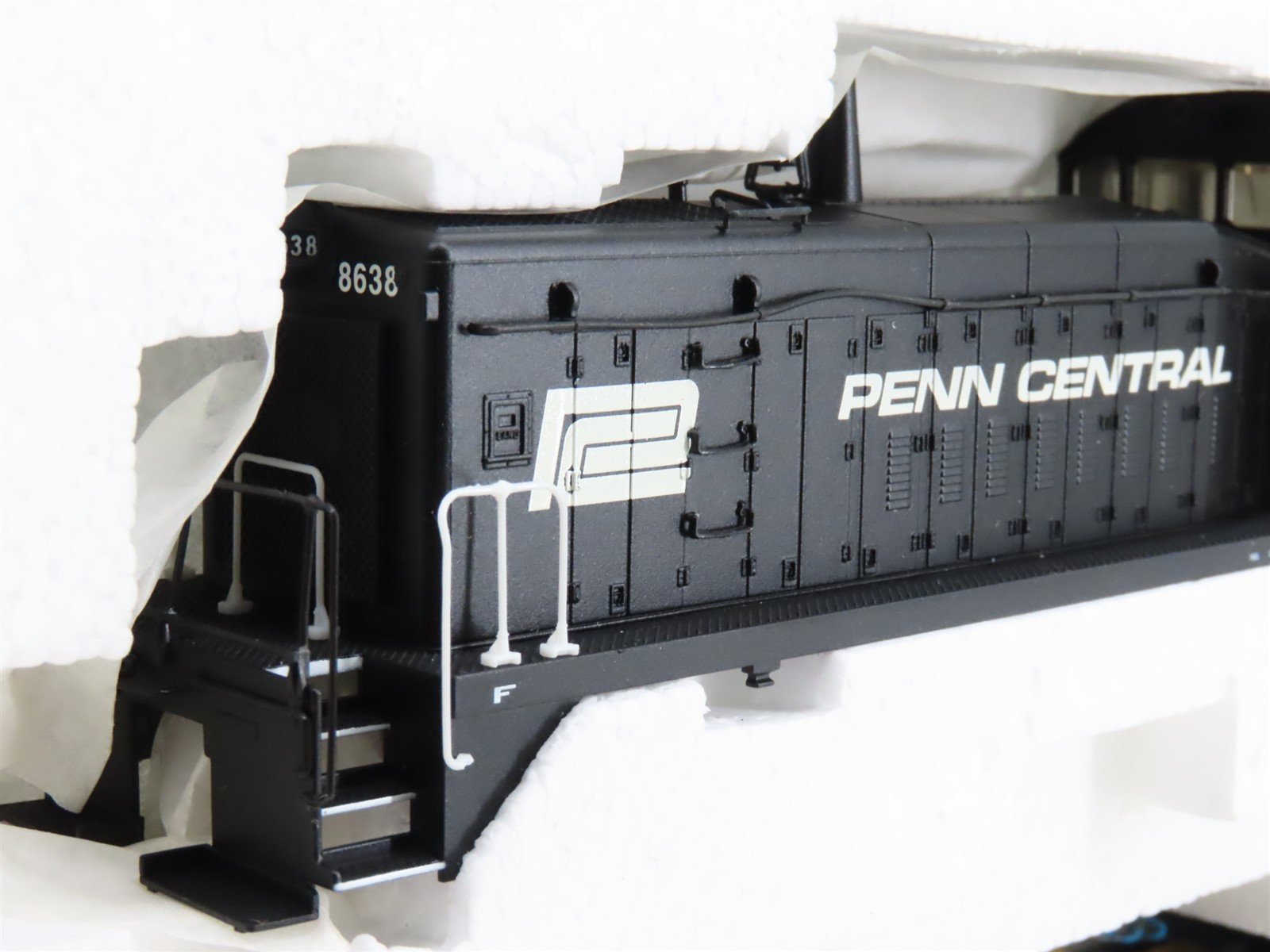 HO Scale Proto 2000 30093 PC Penn Central SW8/900/600 Diesel Loco #8638