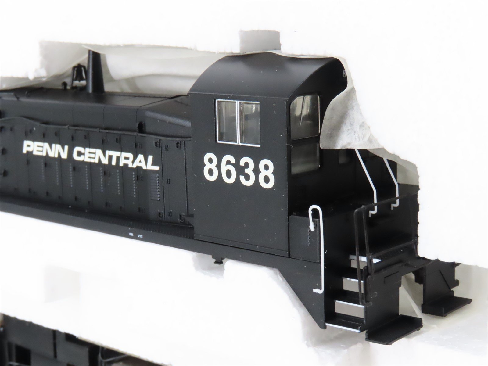 HO Scale Proto 2000 30093 PC Penn Central SW8/900/600 Diesel Loco #8638