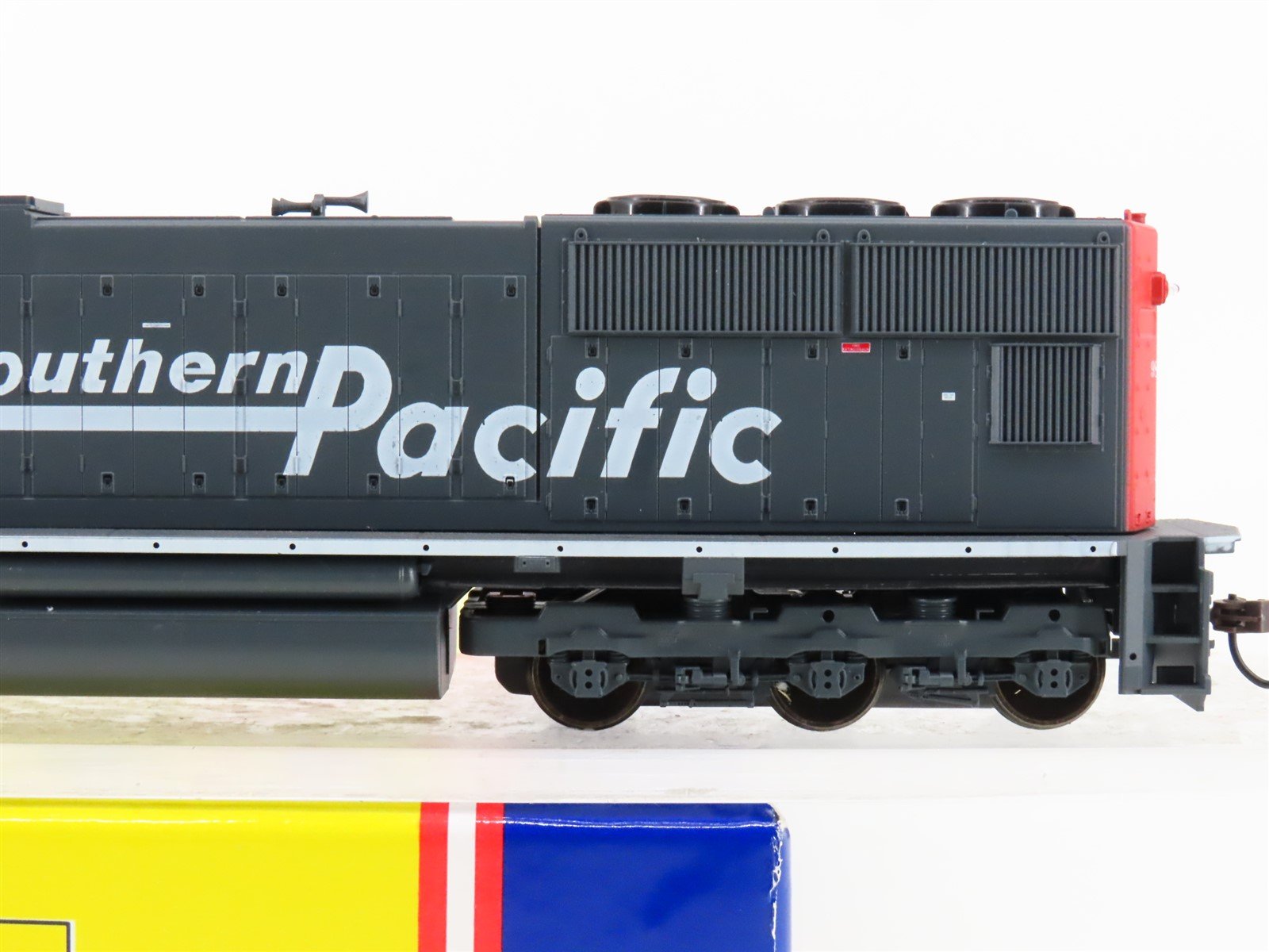HO Scale Athearn Genesis G6126 SP Southern Pacific SD70M Diesel Locomotive 9810