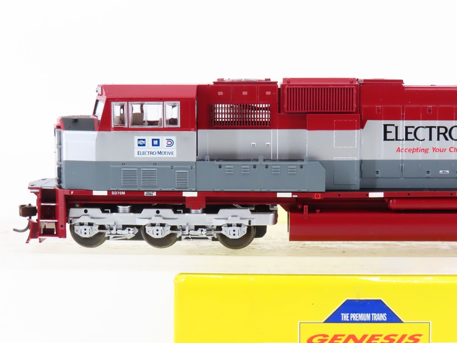 HO Scale Athearn Genesis 0G6118 EMD Demonstrator SD70M Diesel Locomotive #7002