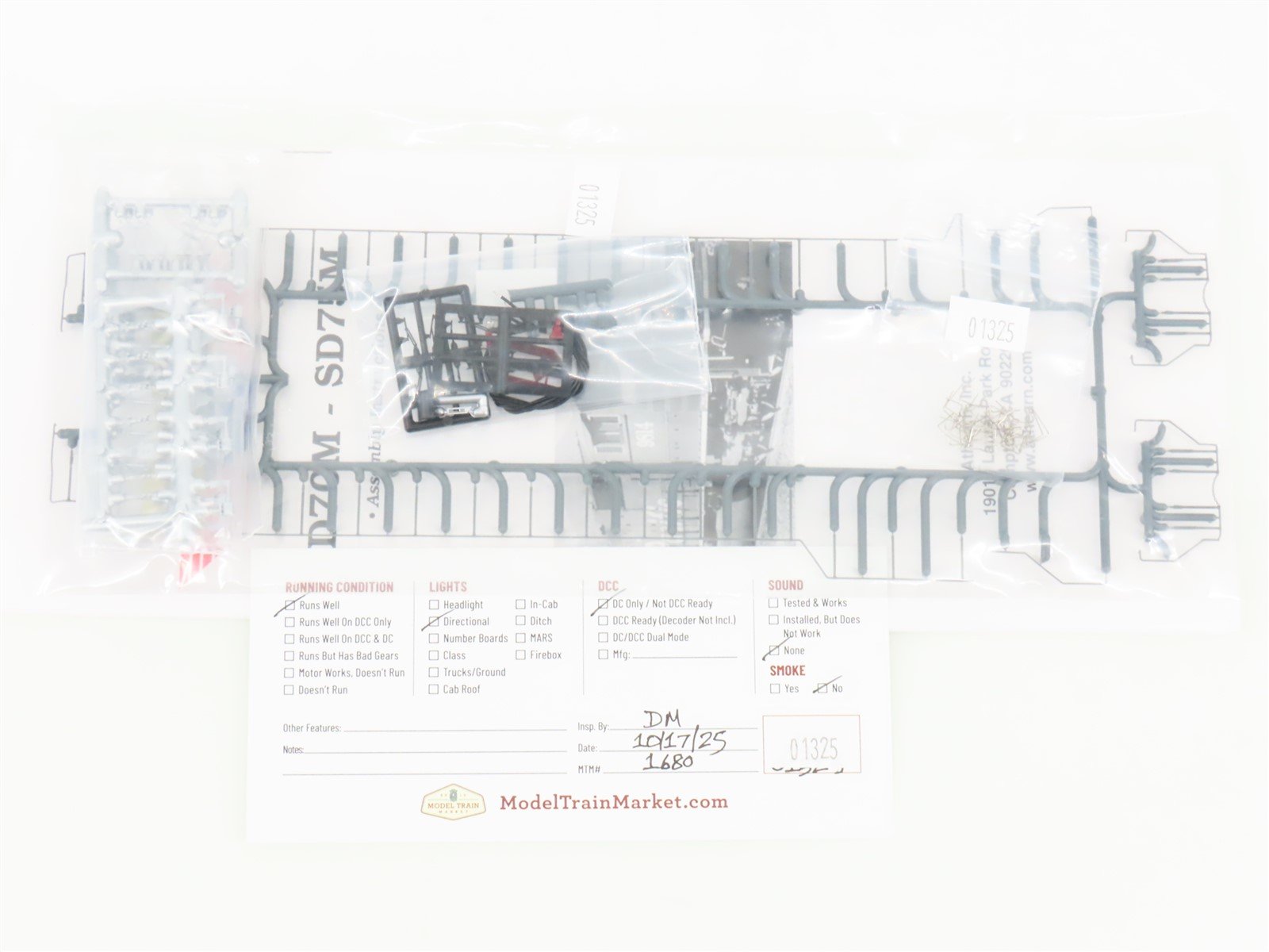 HO Scale Athearn Genesis 0G6118 EMD Demonstrator SD70M Diesel Locomotive #7002