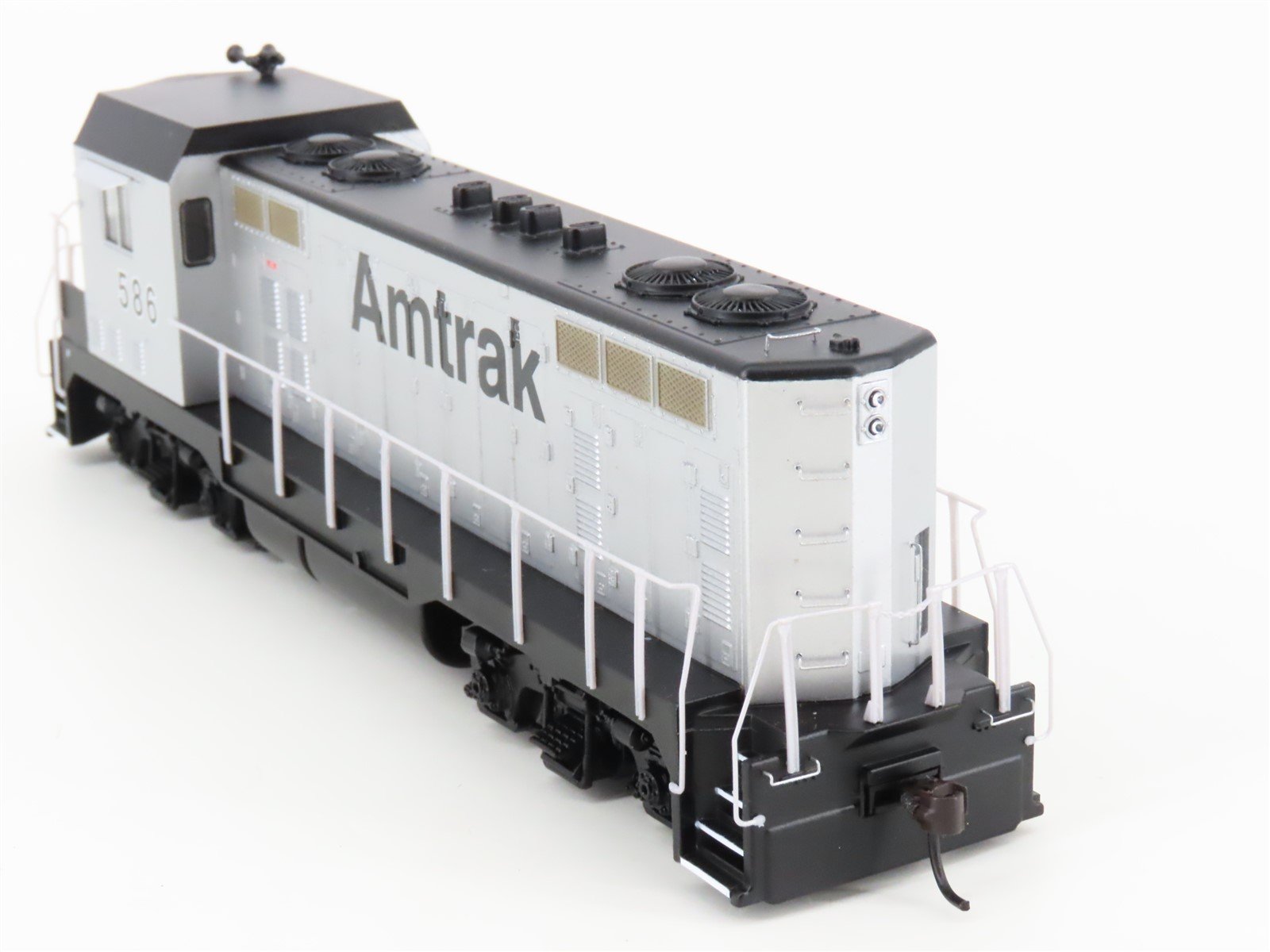 HO Scale Athearn RTR 91538 Amtrak CF7 Diesel Locomotive #586