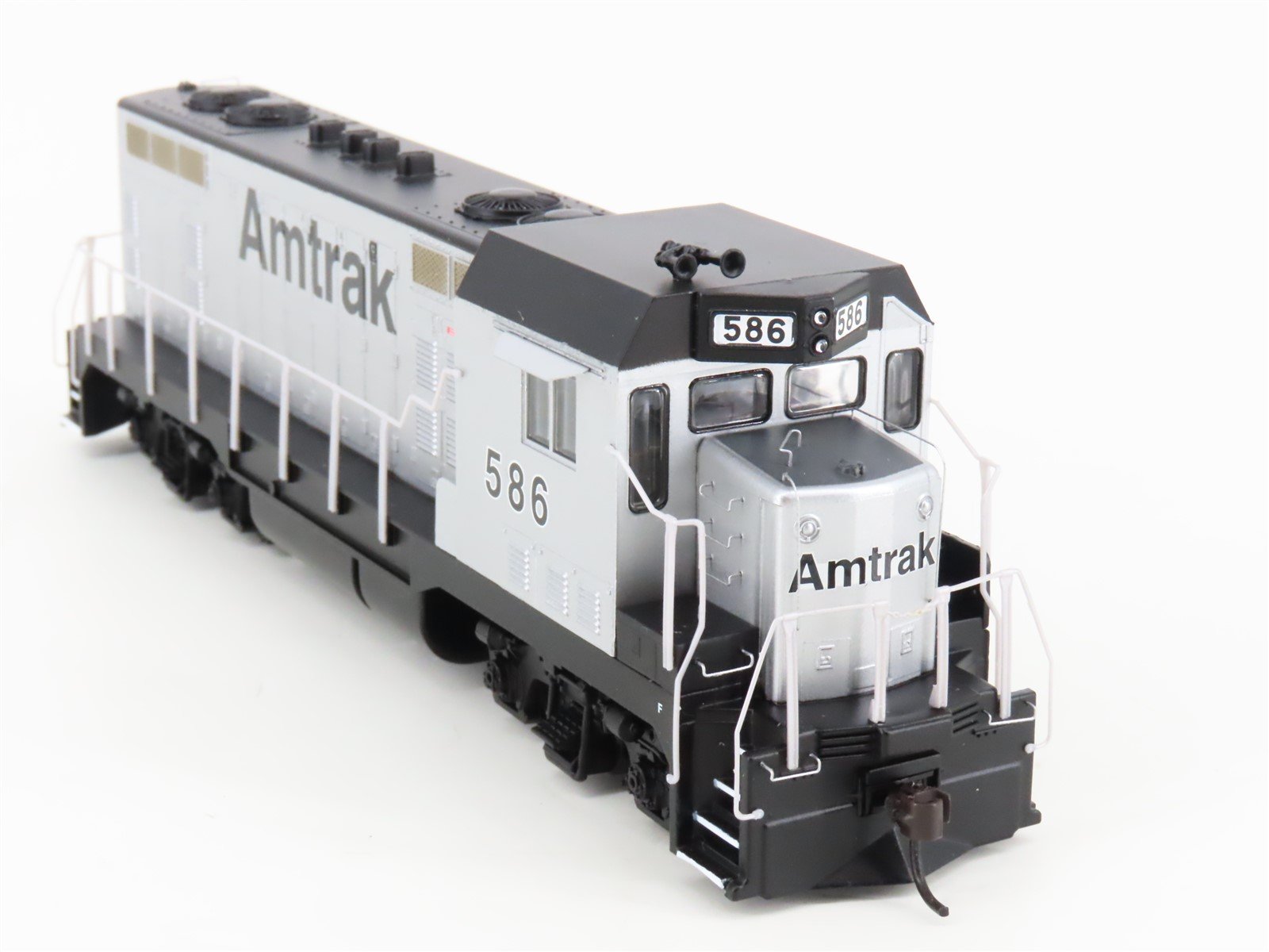 HO Scale Athearn RTR 91538 Amtrak CF7 Diesel Locomotive #586