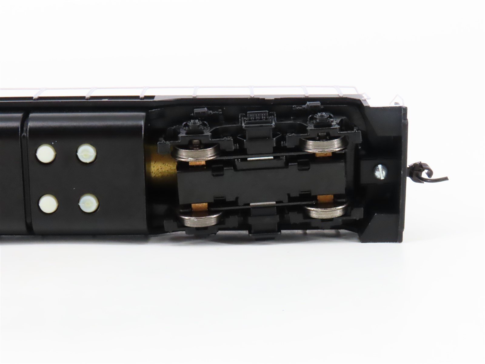 HO Scale Athearn RTR 91538 Amtrak CF7 Diesel Locomotive #586