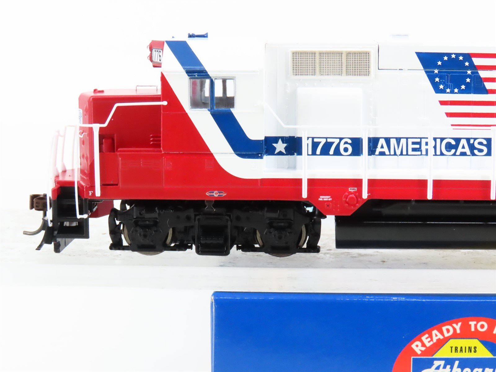 HO Scale Athearn RTR 94223 SOO Line Bicentennial GP35 Diesel Loco #1776