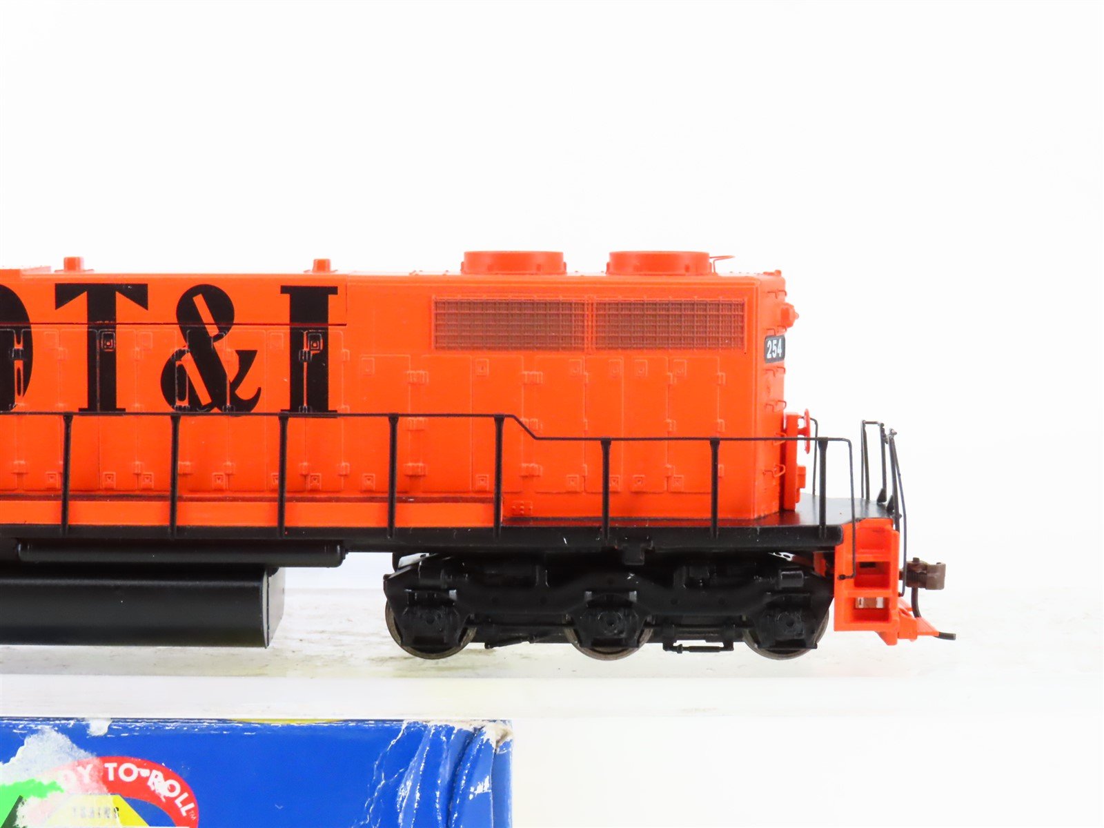 HO Scale Athearn RTR 93506 DT&I Detroit Toledo & Ironton SD38 Diesel Loco #254