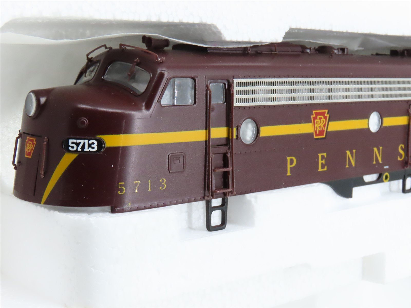 HO Scale Proto 2000 21007 PRR Pennsylvania EMD E8/9A Diesel Locomotive #5713