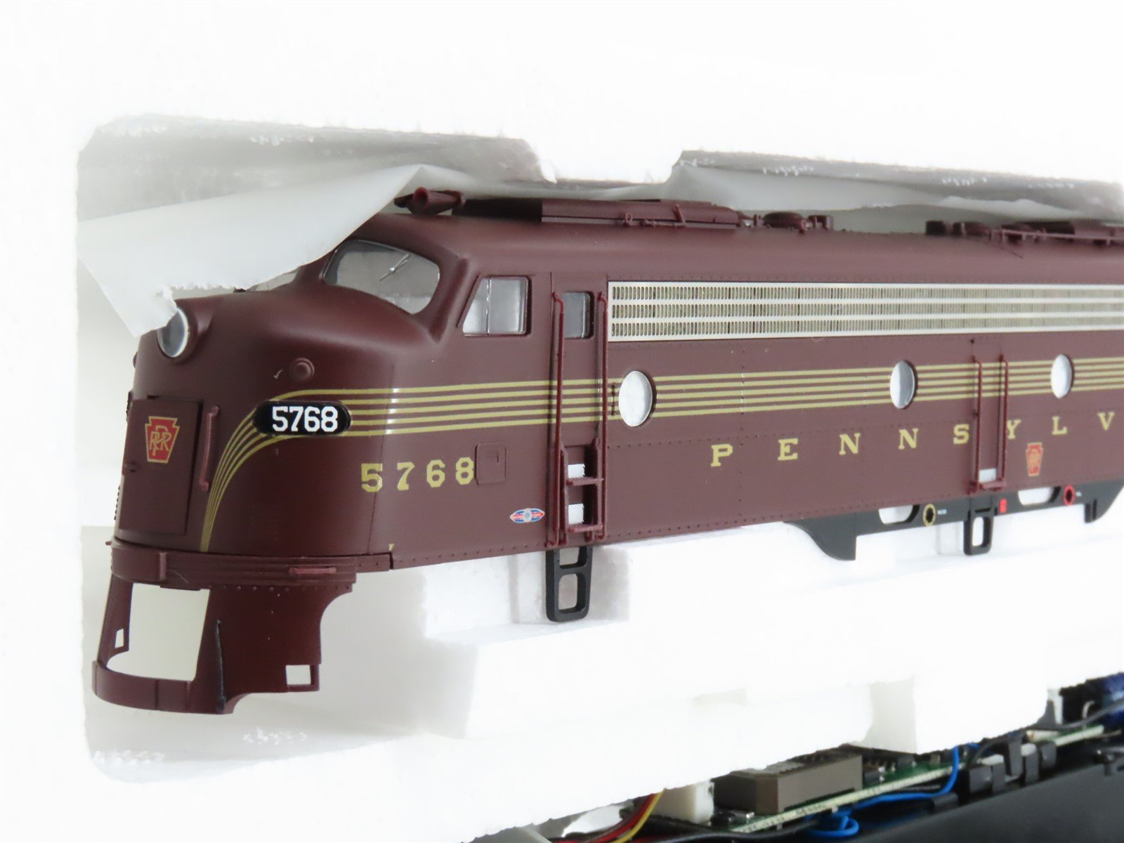 HO Proto 2000 920-31714 PRR Pennsylvania EMD E8/9A Diesel #5768 w/ DCC & Sound