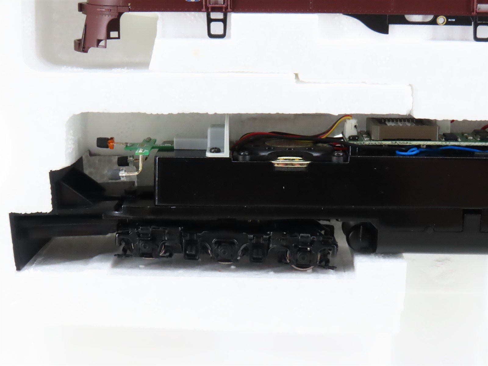 HO Proto 2000 920-31714 PRR Pennsylvania EMD E8/9A Diesel #5768 w/ DCC & Sound