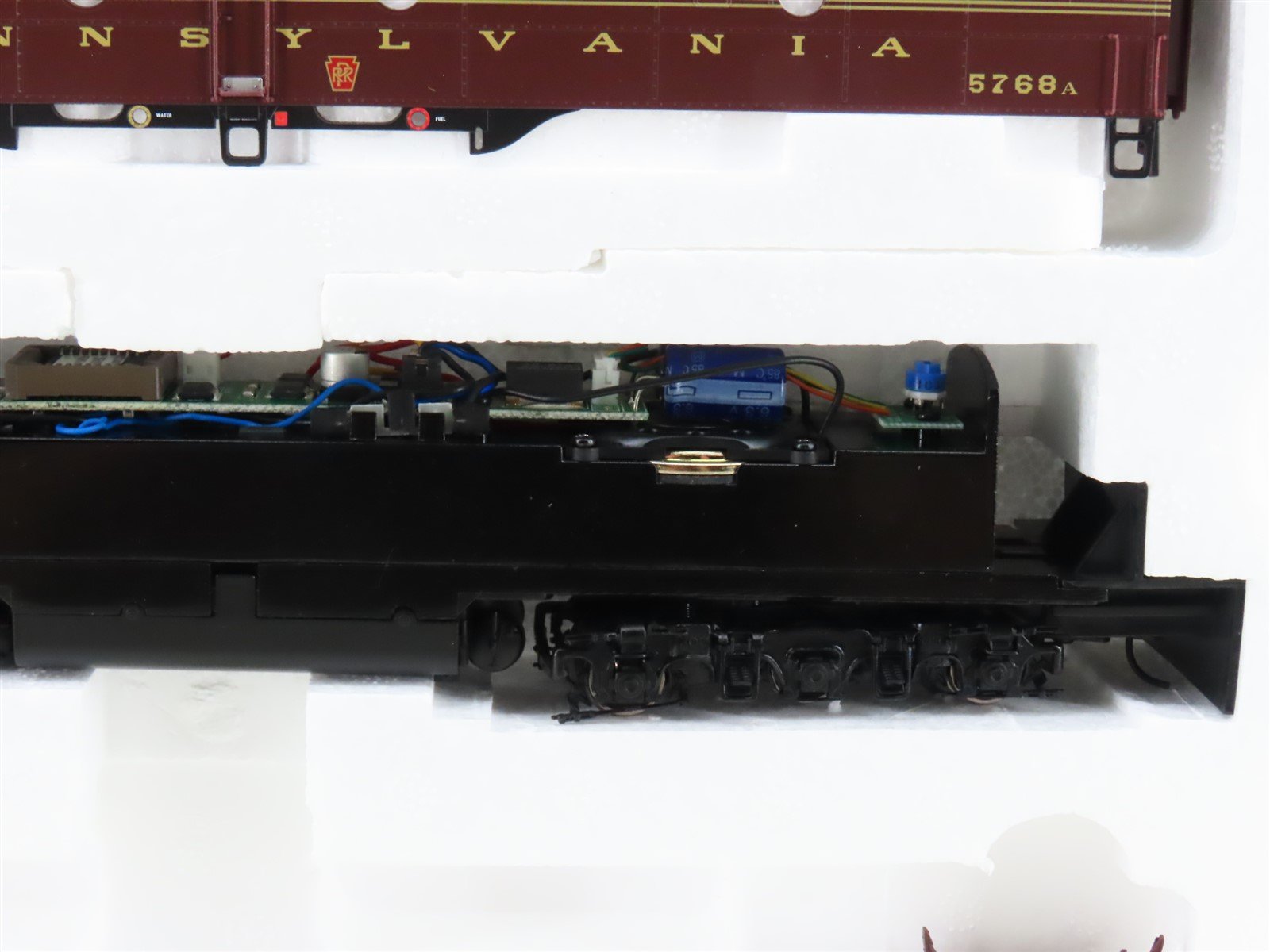 HO Proto 2000 920-31714 PRR Pennsylvania EMD E8/9A Diesel #5768 w/ DCC & Sound