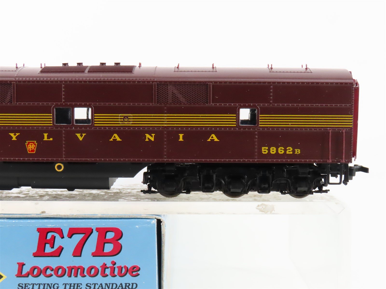 HO Scale Proto 2000 21119 PRR Pennsylvania EMD E7B Diesel #5862B - Unpowered